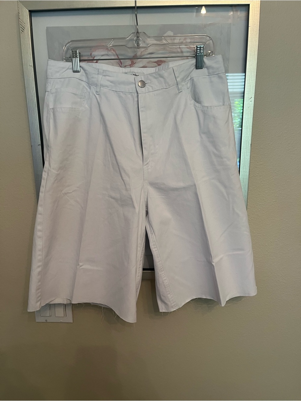 Vigoss White Casual Bermuda Shorts